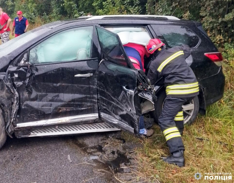 Авто розірвало: у ДТП неподалік Рівного постраждала ціла родина (ФОТО)