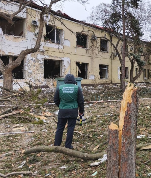 Внаслідок атак по Запоріжжю будівельним відходами і уламками засмічена площа у понад 6 тисяч м2