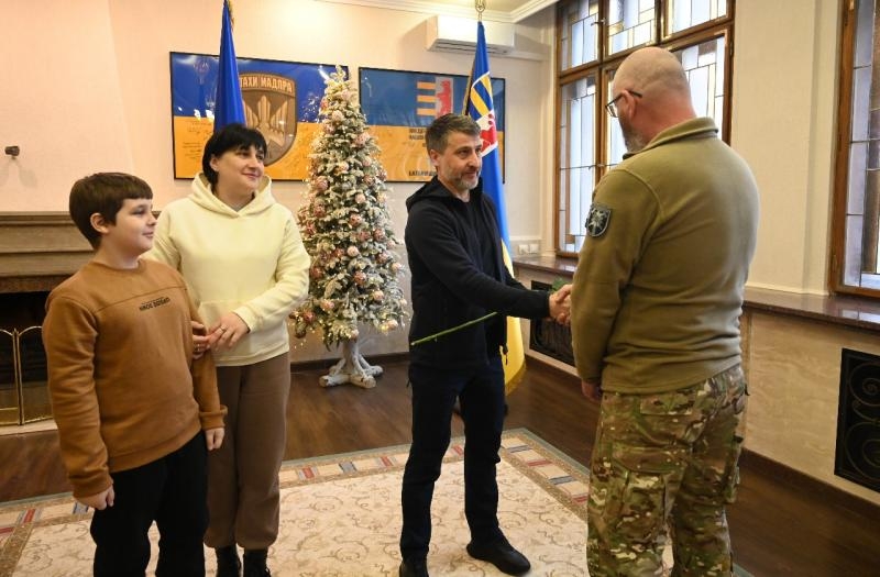 Голова Закарпатської ОВА вручив сертифікати на житло двом родинам ветеранів