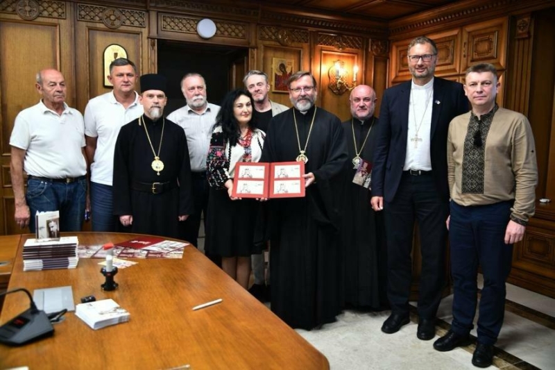 Блаженніший Святослав долучився до спецпогашення унікальних марок