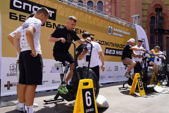 Змагаються ветерани і ветеранки: в Ужгороді - другий день "Карпатського виклику"