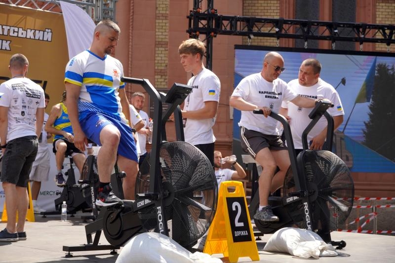 Змагаються ветерани і ветеранки: в Ужгороді - другий день "Карпатського виклику"
