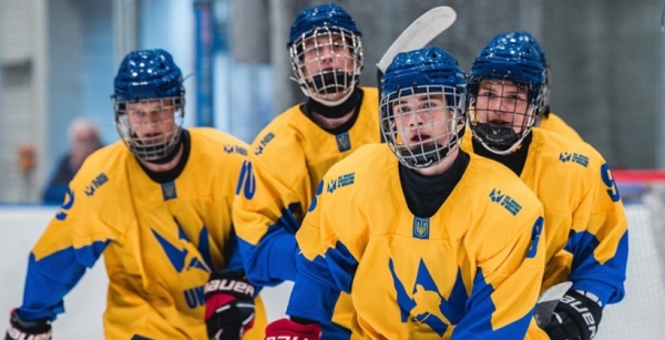 Юнацька збірна України з хокею розгромила словацьку Нітру на турнірі Ostrava Cup Юнацька збірна України з хокею розгромила словацьку Нітру на турнірі Ostrava Cup