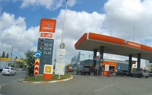 У Криму почали продавати бензин за талонами У Криму почали продавати бензин за талонами