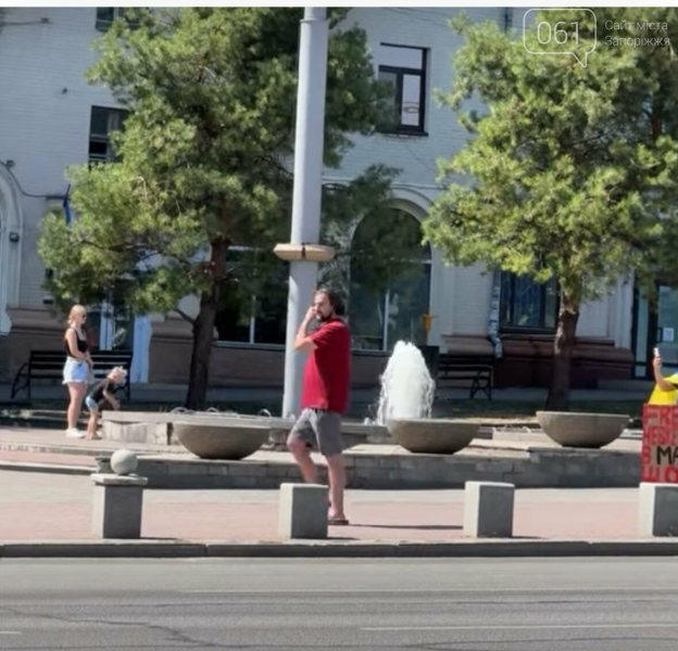 У Запоріжжі чоловік вимагав зупинити акцію на підтримку полонених, бо учасники «заважають спати» його дитині