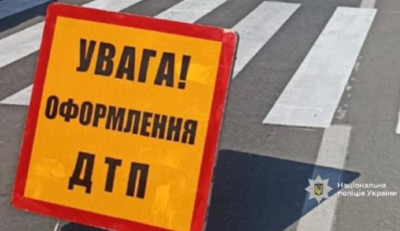 Самокат проти Mercedes: у Франківську водій збив чоловіка на велодоріжці (ФОТО)