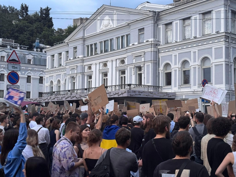 Атака на антикорупціонерів. Як спроба взяти під контроль НАБУ і САП обернулася кризою