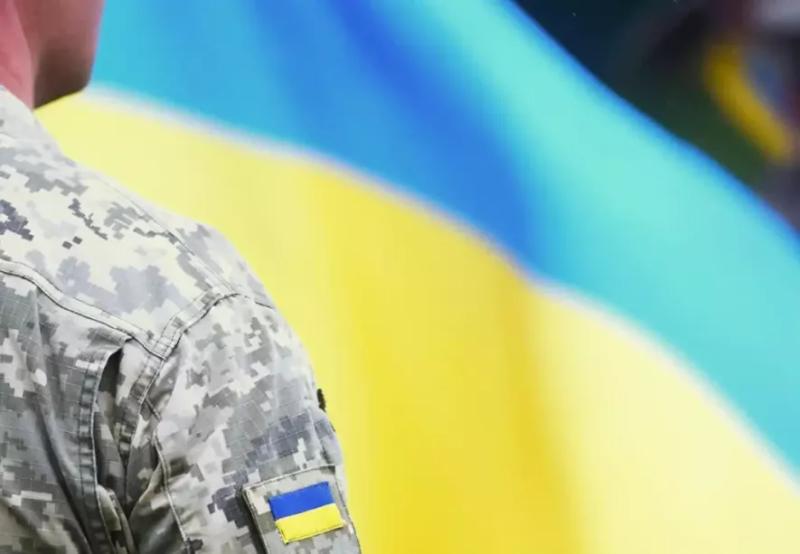 Військові пенсійного віку зможуть служити за контрактом