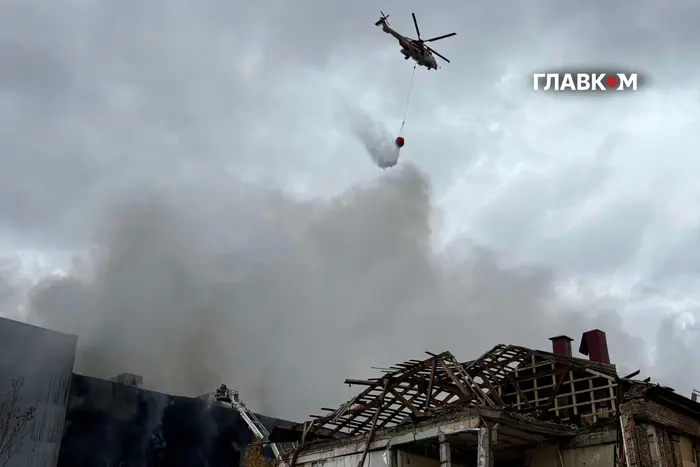 Атака на Київ: до гасіння пожеж у Києві залучено гелікоптер (Відео)