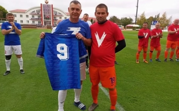 У Криму провели пропагандистський матч між ветеранами Таврії та Маріуполя У Криму провели пропагандистський матч між ветеранами Таврії та Маріуполя