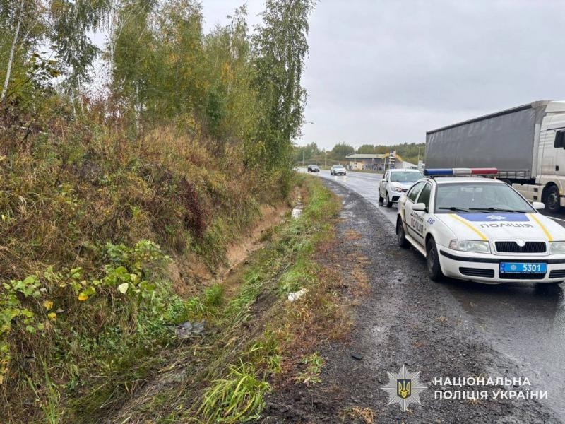 Поліція Ужгородщини розслідує смертельну ДТП, внаслідок якої загинув водій легковика
