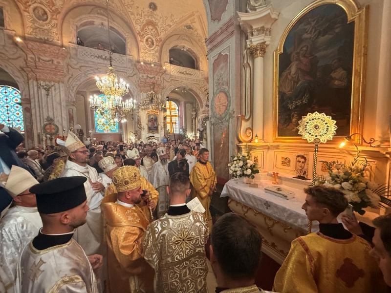 В Ужгороді вклали мощі новопрославленого блаженного Петра Павла Ороса