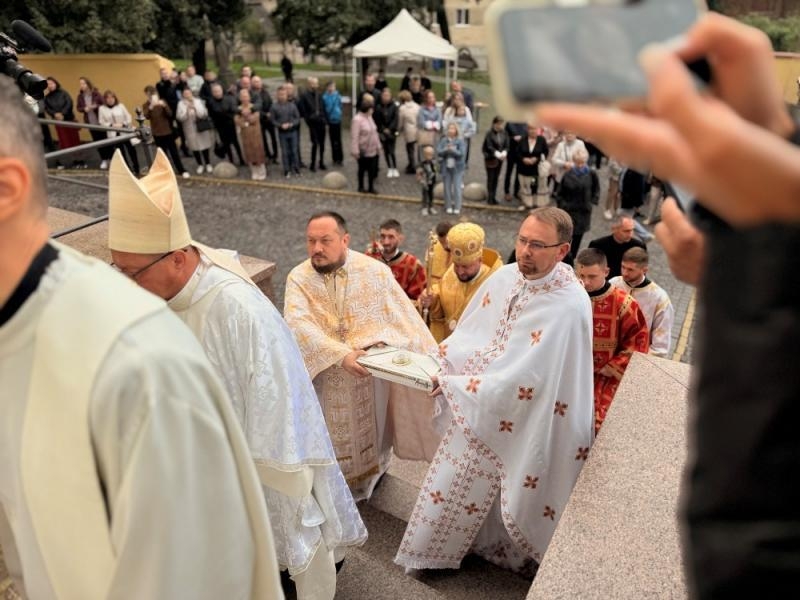 В Ужгороді вклали мощі новопрославленого блаженного Петра Павла Ороса