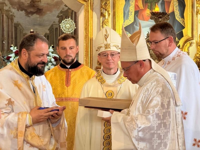 В Ужгороді вклали мощі новопрославленого блаженного Петра Павла Ороса