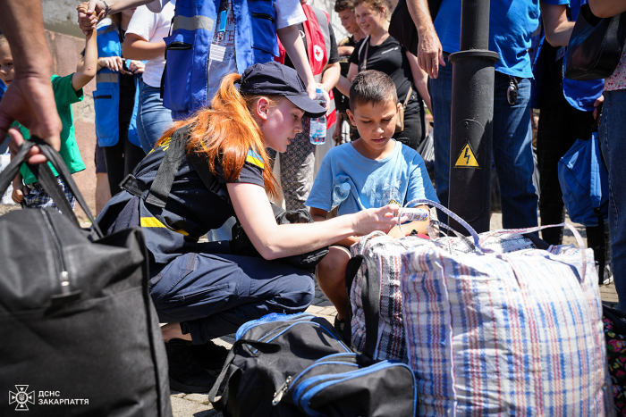 Черговий евакуаційний потяг привіз на Закарпаття дві родини з Донеччини