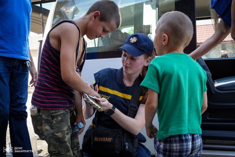 Черговий евакуаційний потяг привіз на Закарпаття дві родини з Донеччини