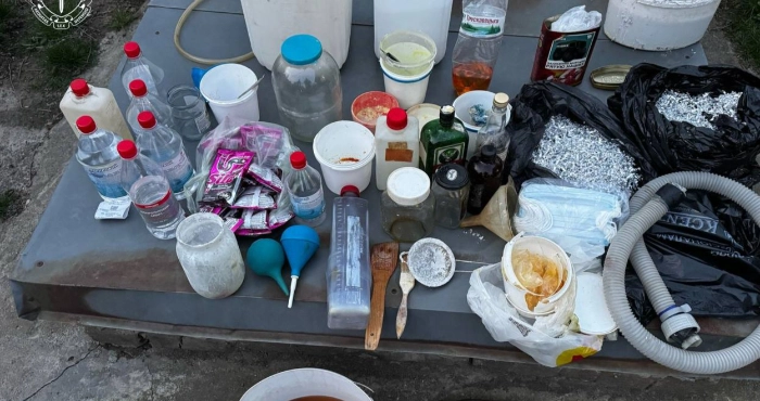 Нарколабораторія в домашніх умовах: в оселі лучанина знайшли 1,4 кг наркотиків