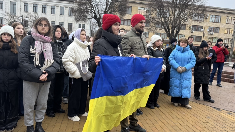 Вінничани утворили «живий ланцюг» у центрі міста до Дня Соборності України